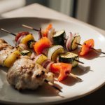 Fit szaszłyki z Air Fryera na talerzu