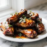 Pyszne skrzydełka kurczaka w glazurze z air fryer, idealne na każdą okazję.