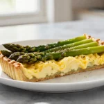 Tarta szparagowa z Air Fryer na talerzu